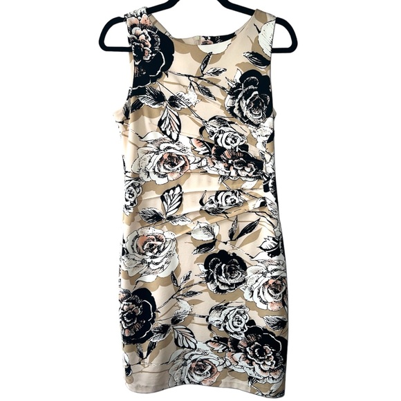 𝐏𝐄𝐀𝐂𝐇 𝐕𝐄𝐋𝐕𝐄𝐓 | FLORAL RUCHED SLEEVELESS DRESS - Picture 2 of 10